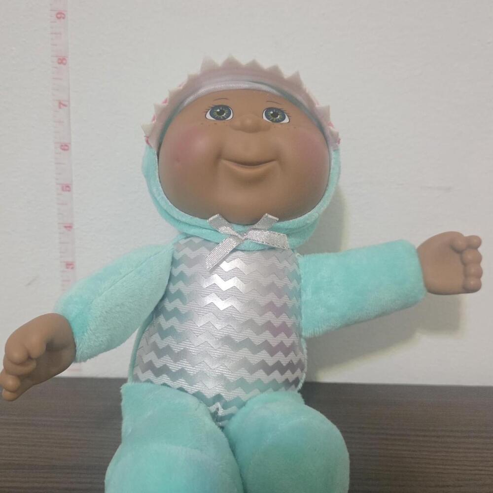 Cabbage Patch Kids baby doll with silver and light blue chevron pattern #cabbage